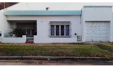 EN VENta___Casa 2 amb con cochera exelente entorno Maipu 7700