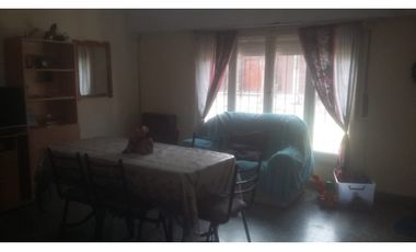 EN VENta___Casa 2 amb con cochera exelente entorno Maipu 7700