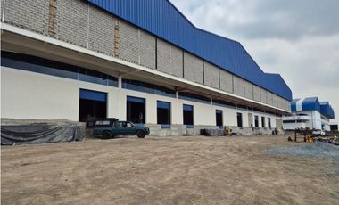 Vía Daule se alquila bodegas 11000 m2 ideal para farmaceuticas