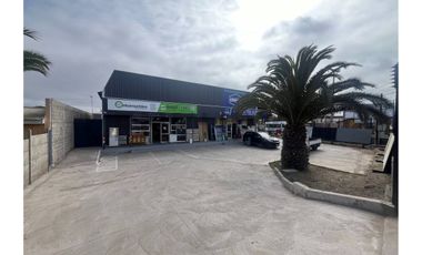 Vendo locales y galpones sector La Cantera