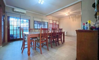 Excelente Chalet  con detalles de categoría en san justo . RETASADO OPORTUNIDAD. VENTA URGENTE