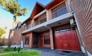 Excelente Chalet  con detalles de categoría en san justo . RETASADO OPORTUNIDAD. VENTA URGENTE