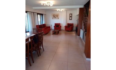 Amplia propiedad con departamento independiente barrio Los Pinares