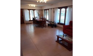 Amplia propiedad con departamento independiente barrio Los Pinares