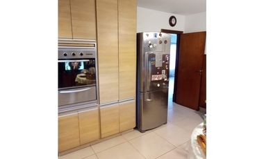 Amplia propiedad con departamento independiente barrio Los Pinares