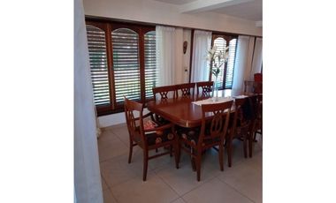 Amplia propiedad con departamento independiente barrio Los Pinares