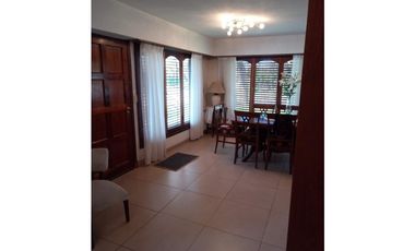 Amplia propiedad con departamento independiente barrio Los Pinares