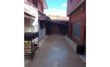 Amplia propiedad con departamento independiente barrio Los Pinares