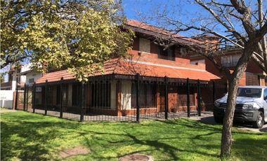 Amplia propiedad con departamento independiente barrio Los Pinares