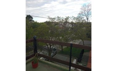 Amplia propiedad con departamento independiente barrio Los Pinares