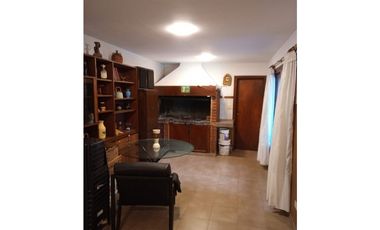 Amplia propiedad con departamento independiente barrio Los Pinares