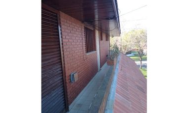 Amplia propiedad con departamento independiente barrio Los Pinares