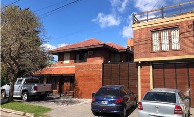 Amplia propiedad con departamento independiente barrio Los Pinares