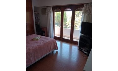 Amplia propiedad con departamento independiente barrio Los Pinares