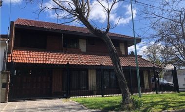 Amplia propiedad con departamento independiente barrio Los Pinares