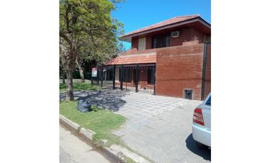 Amplia propiedad con departamento independiente barrio Los Pinares