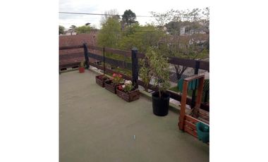 Amplia propiedad con departamento independiente barrio Los Pinares