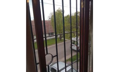 Amplia propiedad con departamento independiente barrio Los Pinares