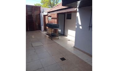 Amplia propiedad con departamento independiente barrio Los Pinares