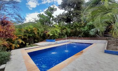finca en venta en la mesa. Cod V5211