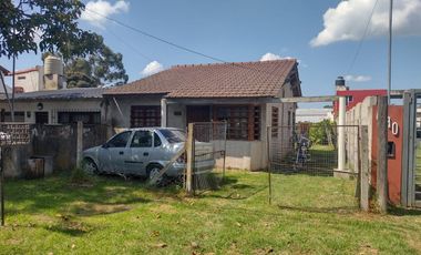 LATORRE PROP. VENDE CASA 3 AMB. CON TERRENO EN LOS PINARES