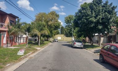 LATORRE PROP. VENDE CASA 3 AMB. CON TERRENO EN LOS PINARES