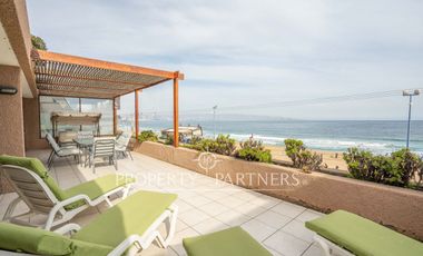 Departamento con gran terraza frente a la playa Reñaca