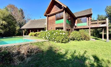 Casa en venta de 5 dorm. en Villarrica