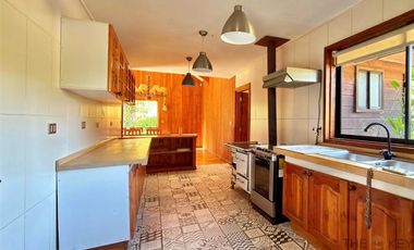 Casa en venta de 5 dorm. en Villarrica