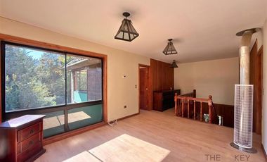 Casa en venta de 5 dorm. en Villarrica