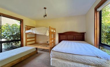 Casa en venta de 5 dorm. en Villarrica