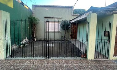 CASA TRES AMBIENTES VILLA DOMINICO(valor publicado a modo figurativo NO INFORMATIVO CONSULTE)