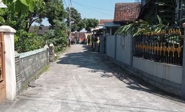 DIJUAL MURAH KOST 10 KAMAR HARGA NEGO DI RINGROAD UTARA JOGJA