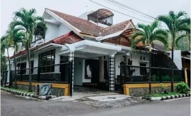 Rumah Hook 3 Lantai Luas 204 di Raya Sulfat kota Malang