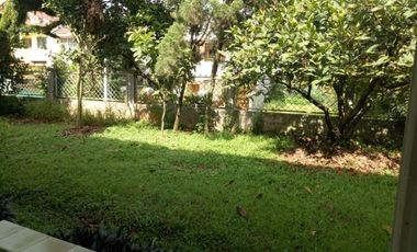 Rumah hitung tanah di dalam komplek bukit cinere indah