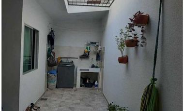 VENTA DE CASA BIFAMILIAR EN VILLA NOVA