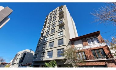 En venta departamento de 2 ambientes con cochera. Zona Chauvin.