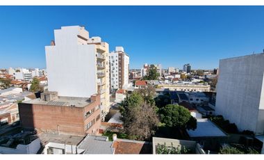 En venta departamento de 2 ambientes con cochera. Zona Chauvin.