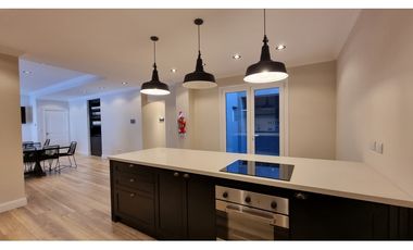 En venta departamento de 2 ambientes con cochera. Zona Chauvin.