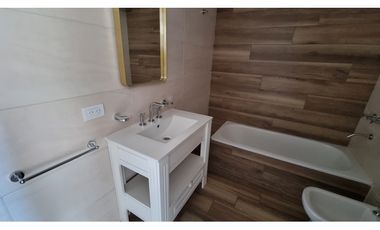 En venta departamento de 2 ambientes con cochera. Zona Chauvin.