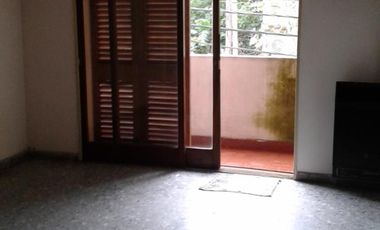 Triplex C/coch. Buena Ubic. a 200 m de La Est Mte Gde. Muy Luminoso