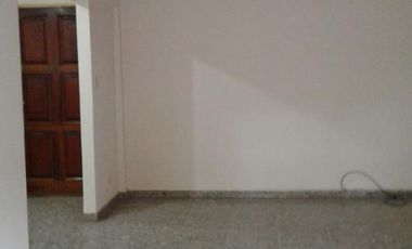 Triplex C/coch. Buena Ubic. a 200 m de La Est Mte Gde. Muy Luminoso