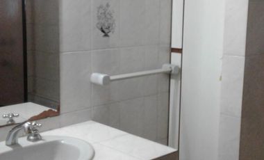 Triplex C/coch. Buena Ubic. a 200 m de La Est Mte Gde. Muy Luminoso