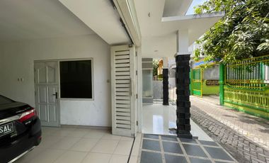 2004. Dijual Rumah 2 Lantai Tengah Kota Alun Alun Kauman Bojonegoro