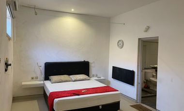 2004. Dijual Rumah 2 Lantai Tengah Kota Alun Alun Kauman Bojonegoro