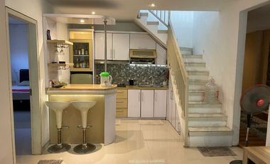 2004. Dijual Rumah 2 Lantai Tengah Kota Alun Alun Kauman Bojonegoro