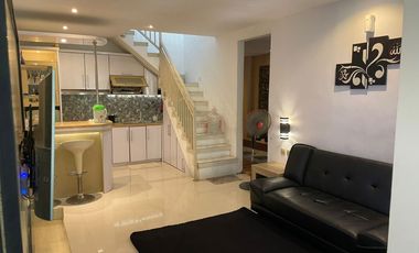 2004. Dijual Rumah 2 Lantai Tengah Kota Alun Alun Kauman Bojonegoro