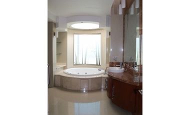 Residencia de Lujo en Venta en Santa Elena, 5 Recámaras, Pachuca