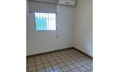 VENDO AMPLIA CASA EN CONDADO DEL REY