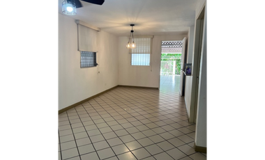 VENDO AMPLIA CASA EN CONDADO DEL REY